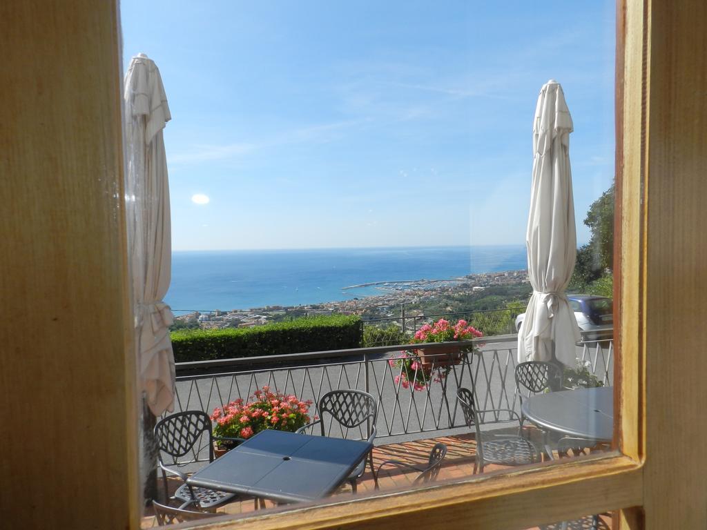 Hotel Il Capanno Pietra Ligure Exterior foto